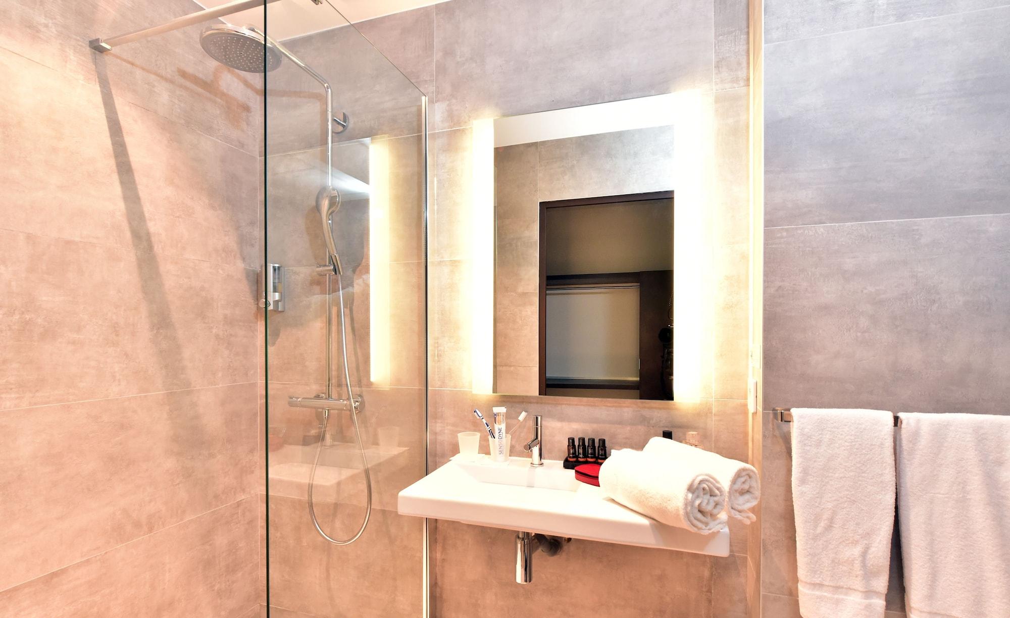 Central Park Hotel & Spa La Rochelle  Bagian luar foto