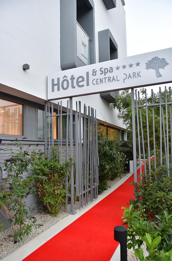 Central Park Hotel & Spa La Rochelle  Bagian luar foto
